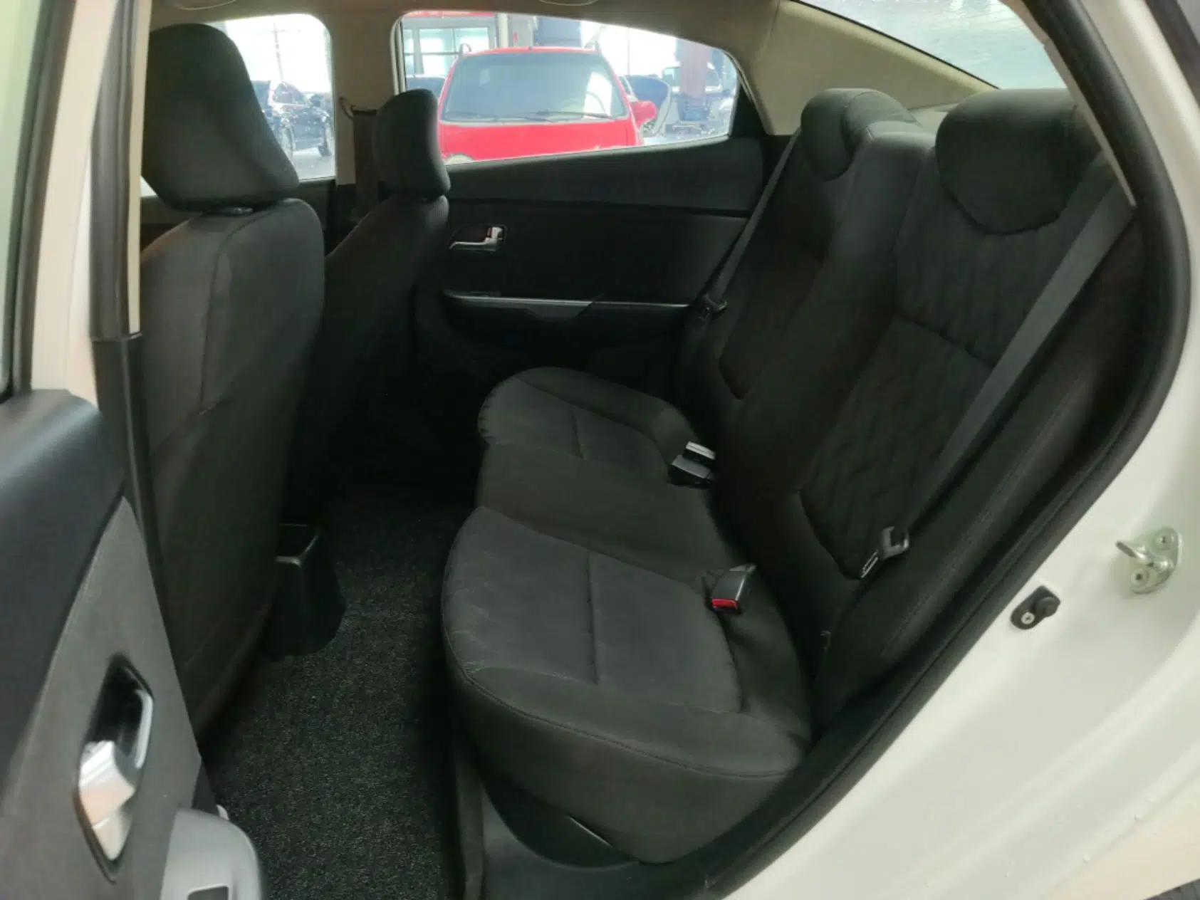 Kia K2 2015 Sedan 1.4L MT GLS — миниатюра 20