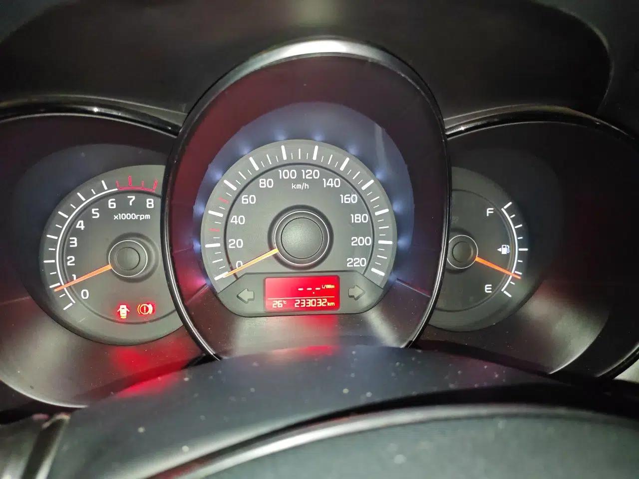Kia K2 2012 Sedan 1.4L MT TOP Commemorative Edition — миниатюра 11