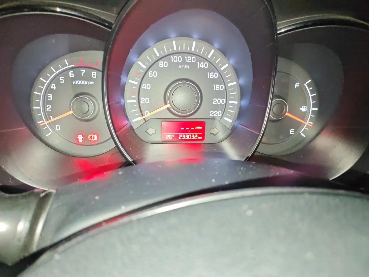 Kia K2 2012 Sedan 1.4L MT TOP Commemorative Edition — миниатюра 12