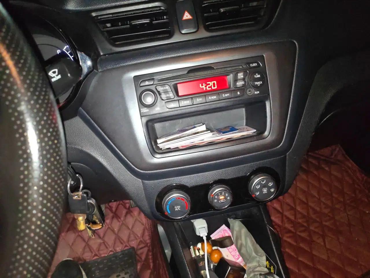 Kia K2 2012 Sedan 1.4L MT TOP Commemorative Edition — миниатюра 13