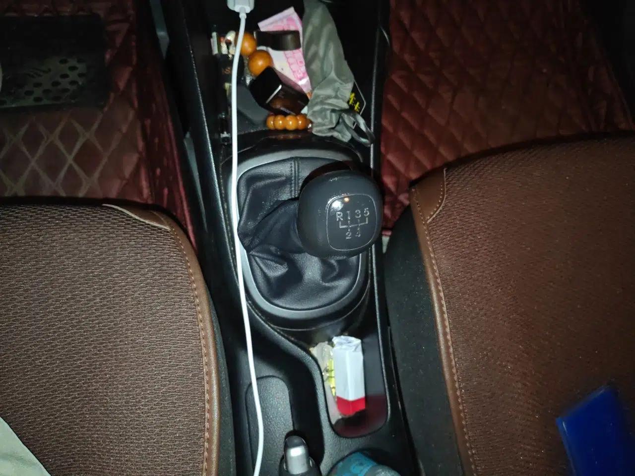 Kia K2 2012 Sedan 1.4L MT TOP Commemorative Edition — миниатюра 14