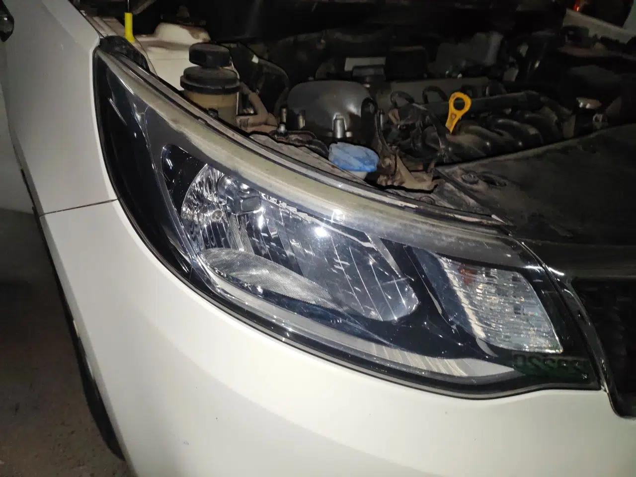 Kia K2 2012 Sedan 1.4L MT TOP Commemorative Edition — миниатюра 7