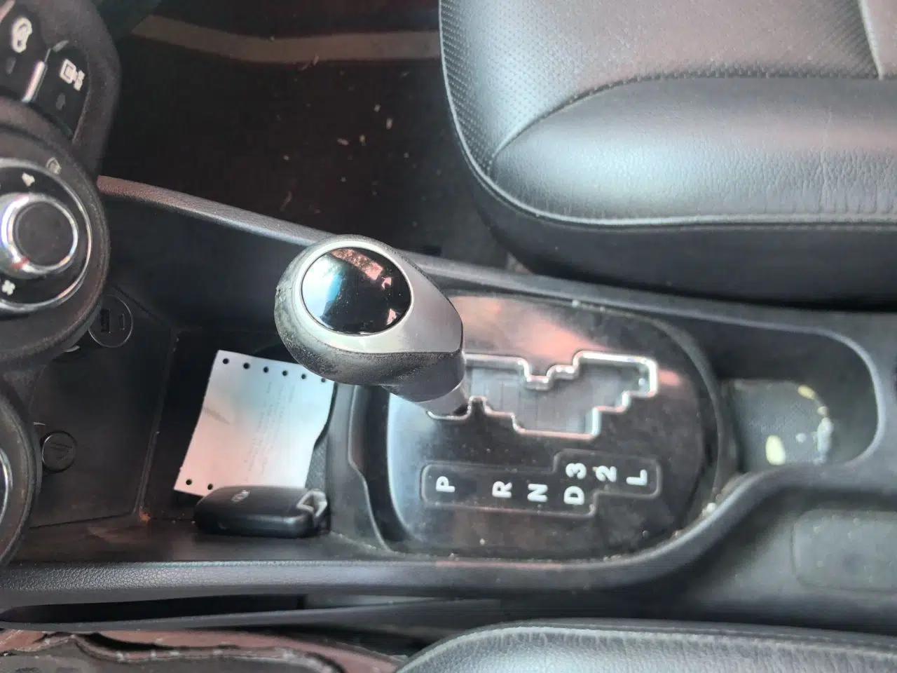 Kia K2 2011 Sedan 1.6L Automatic Transmission Premium — миниатюра 14