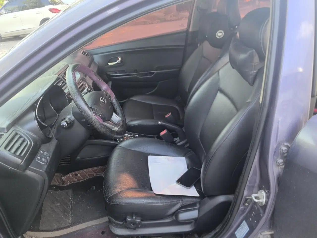 Kia K2 2011 Sedan 1.6L Automatic Transmission Premium — миниатюра 15