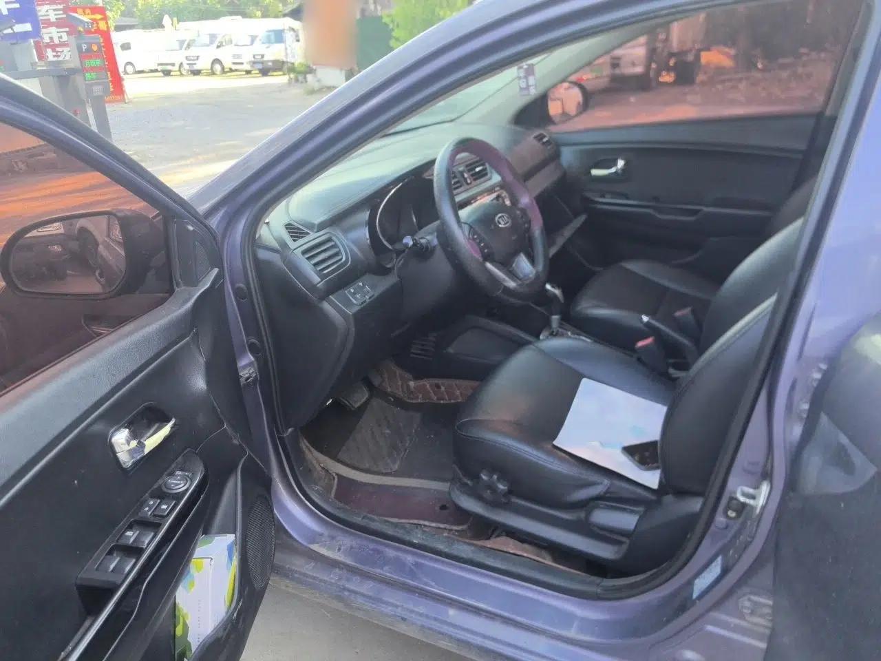 Kia K2 2011 Sedan 1.6L Automatic Transmission Premium — миниатюра 16