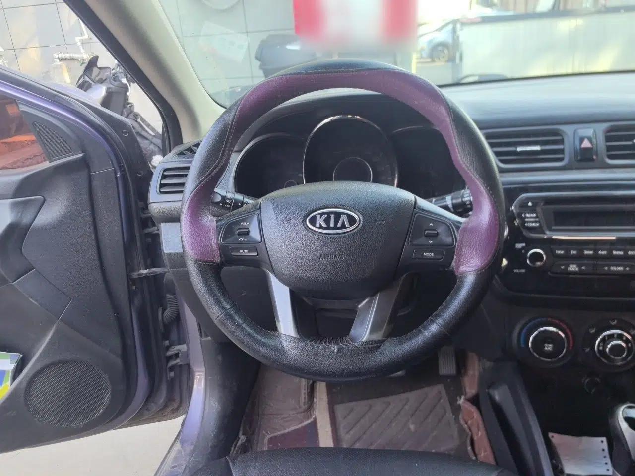 Kia K2 2011 Sedan 1.6L Automatic Transmission Premium — миниатюра 10