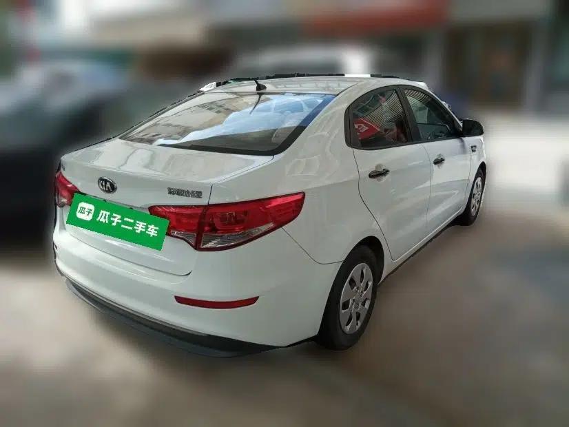 Kia K2 2015 Sedan 1.4L Automatic GLS — миниатюра 6