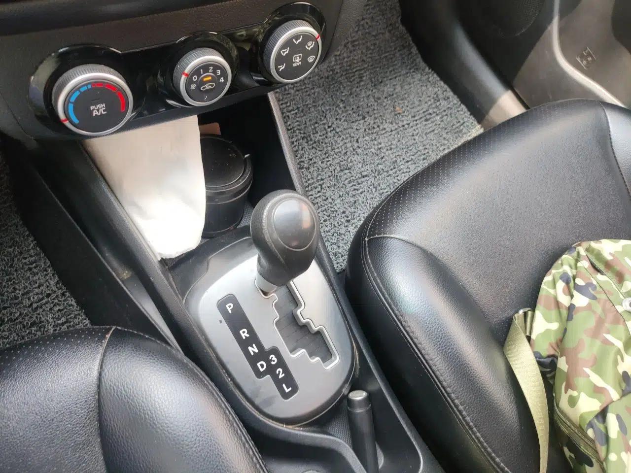 Kia K2 2015 Sedan 1.4L Automatic GLS — миниатюра 14