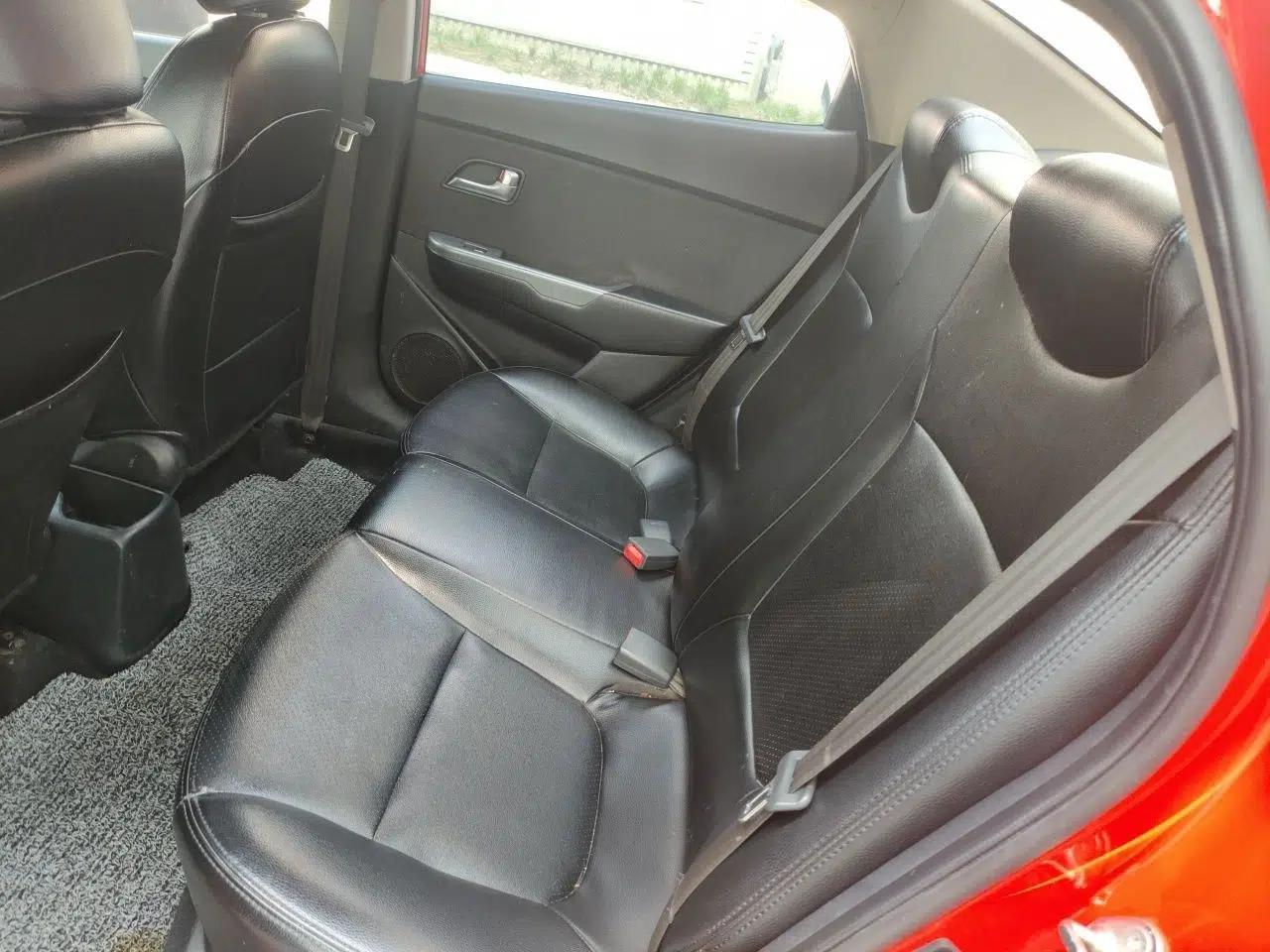 Kia K2 2015 Sedan 1.4L Automatic GLS — миниатюра 17