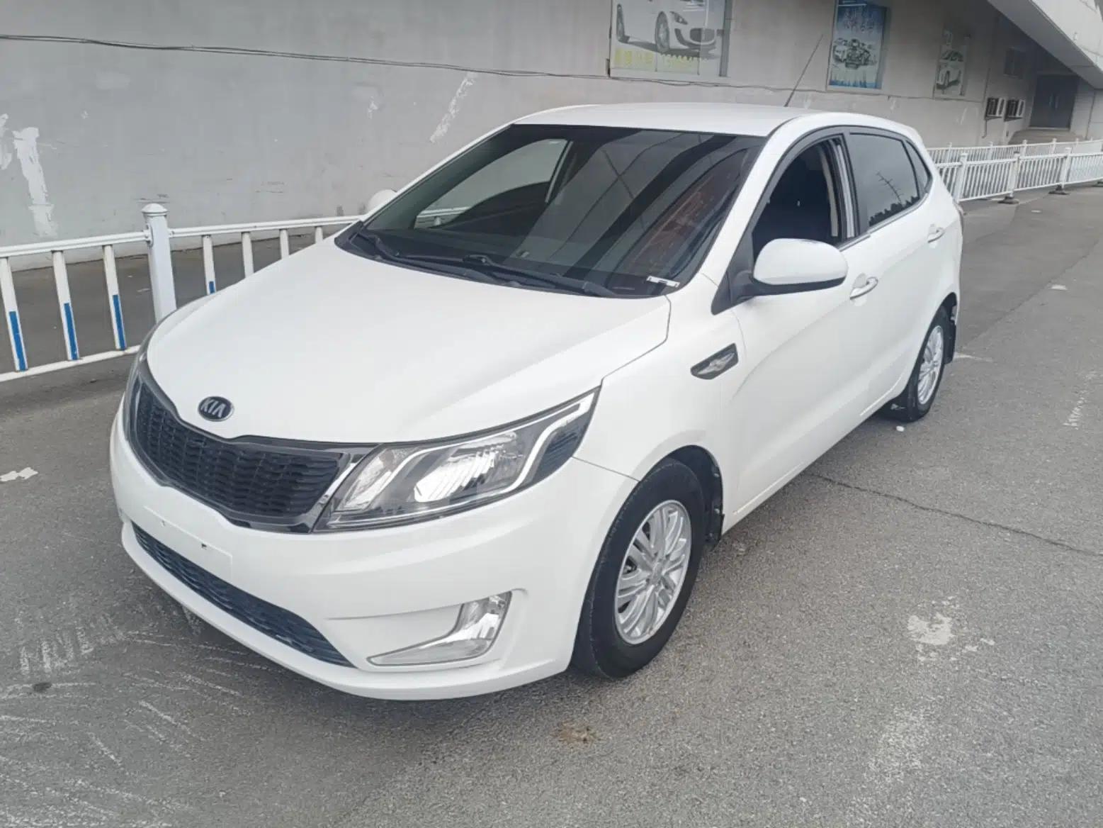 Kia K2 2012 Hatchback 1.4L MT GLS Commemorative Edition — миниатюра 1