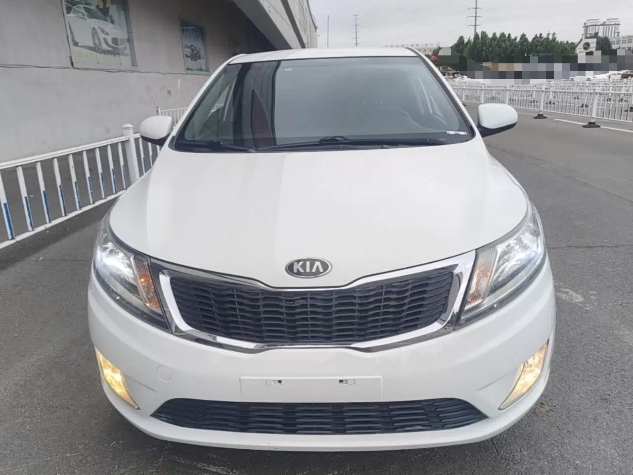 Kia K2 2012 Hatchback 1.4L MT GLS Commemorative Edition — миниатюра 2