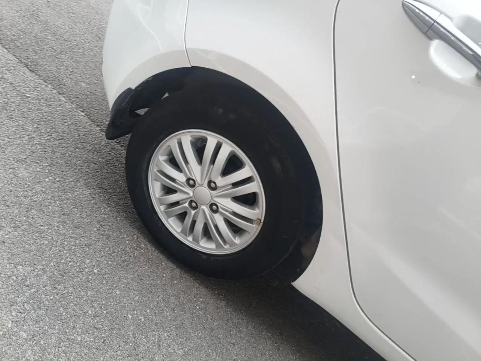 Kia K2 2012 Hatchback 1.4L MT GLS Commemorative Edition — миниатюра 11