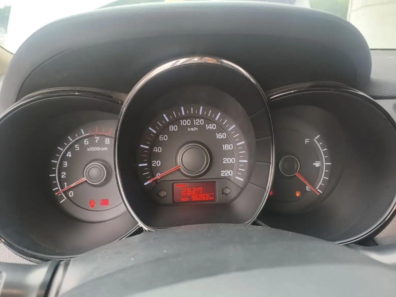 Kia K2 2012 Hatchback 1.4L MT GLS Commemorative Edition — миниатюра 19