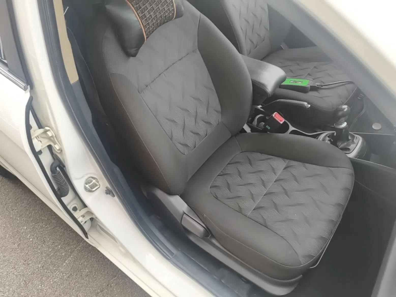 Kia K2 2012 Hatchback 1.4L MT GLS Commemorative Edition — миниатюра 24