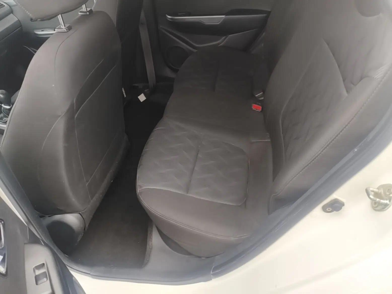 Kia K2 2012 Hatchback 1.4L MT GLS Commemorative Edition — миниатюра 25