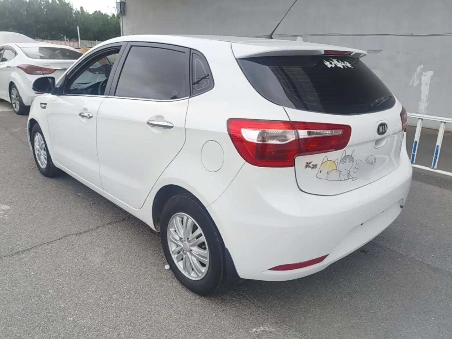 Kia K2 2012 Hatchback 1.4L MT GLS Commemorative Edition — миниатюра 4