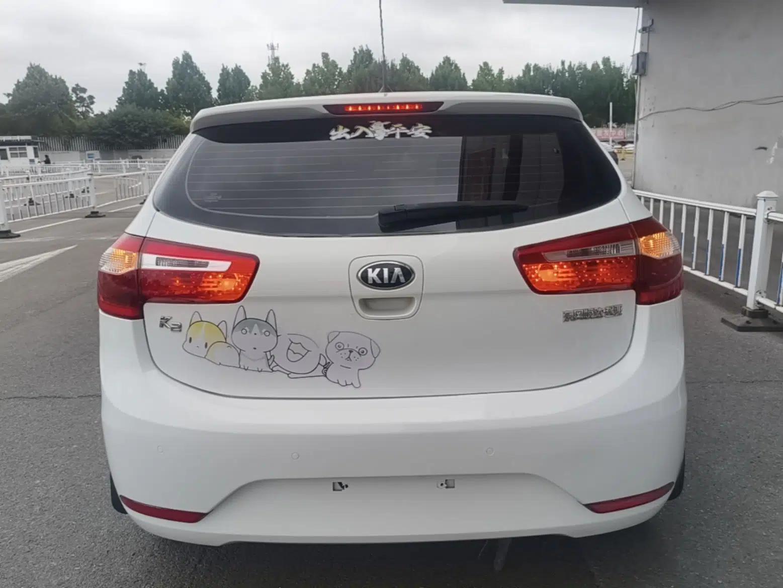 Kia K2 2012 Hatchback 1.4L MT GLS Commemorative Edition — миниатюра 5