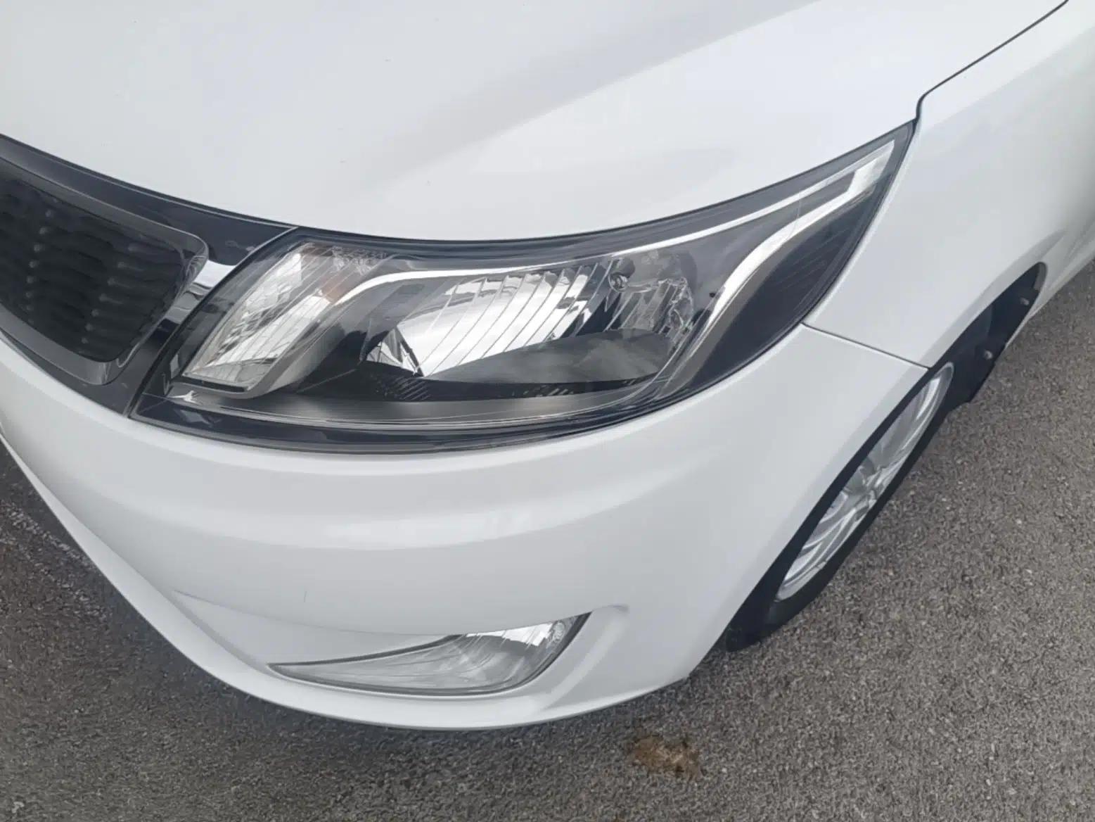 Kia K2 2012 Hatchback 1.4L MT GLS Commemorative Edition — миниатюра 8