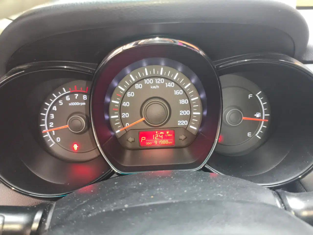 Kia K2 2012 Sedan 1.4L Automatic GLS Commemorative Edition — миниатюра 11