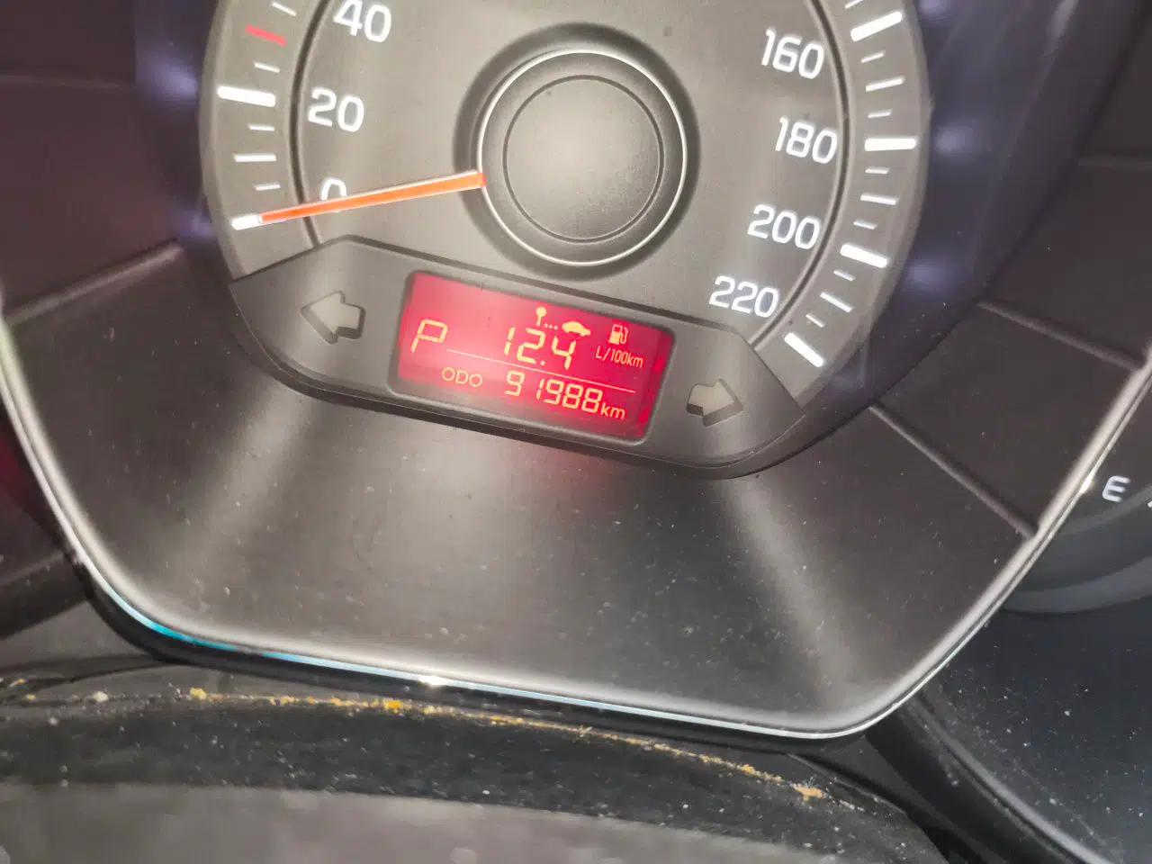 Kia K2 2012 Sedan 1.4L Automatic GLS Commemorative Edition — миниатюра 12
