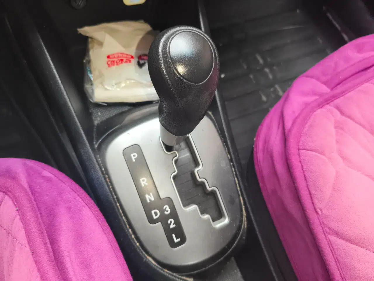Kia K2 2012 Sedan 1.4L Automatic GLS Commemorative Edition — миниатюра 14