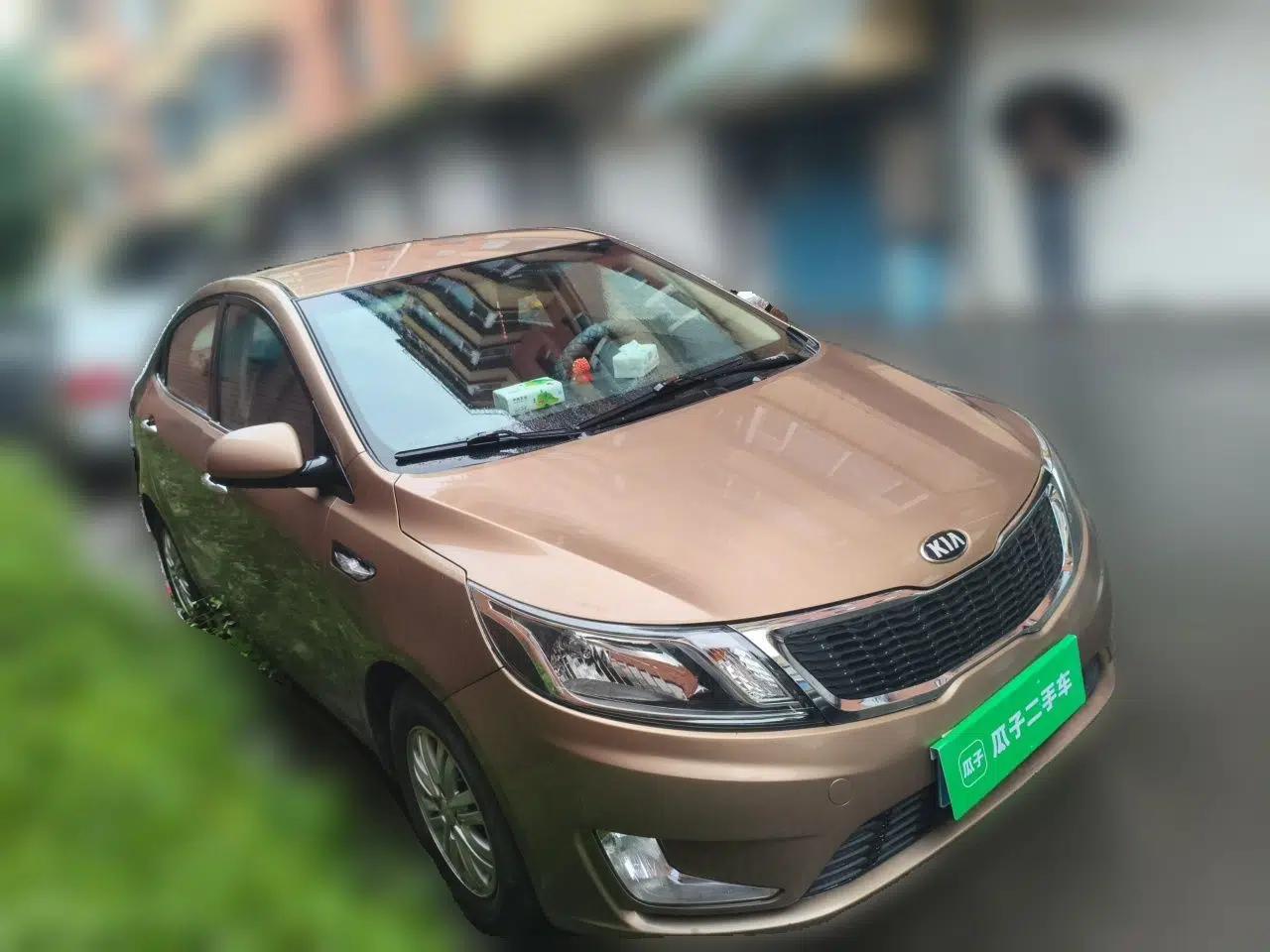 Kia K2 2012 Sedan 1.4L Automatic GLS Commemorative Edition — миниатюра 3