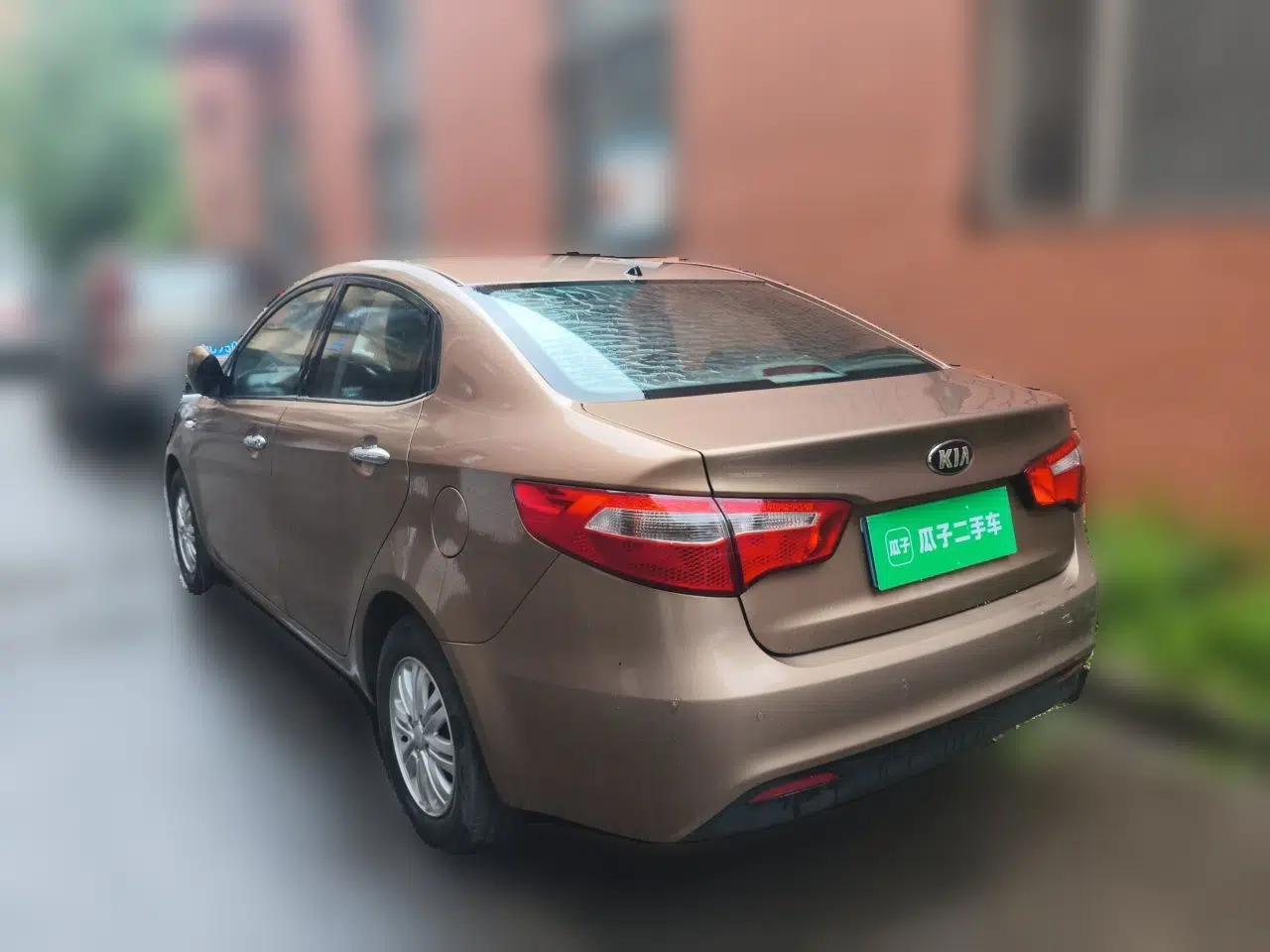 Kia K2 2012 Sedan 1.4L Automatic GLS Commemorative Edition — миниатюра 4