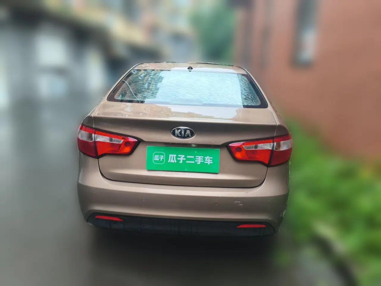 Kia K2 2012 Sedan 1.4L Automatic GLS Commemorative Edition — миниатюра 5
