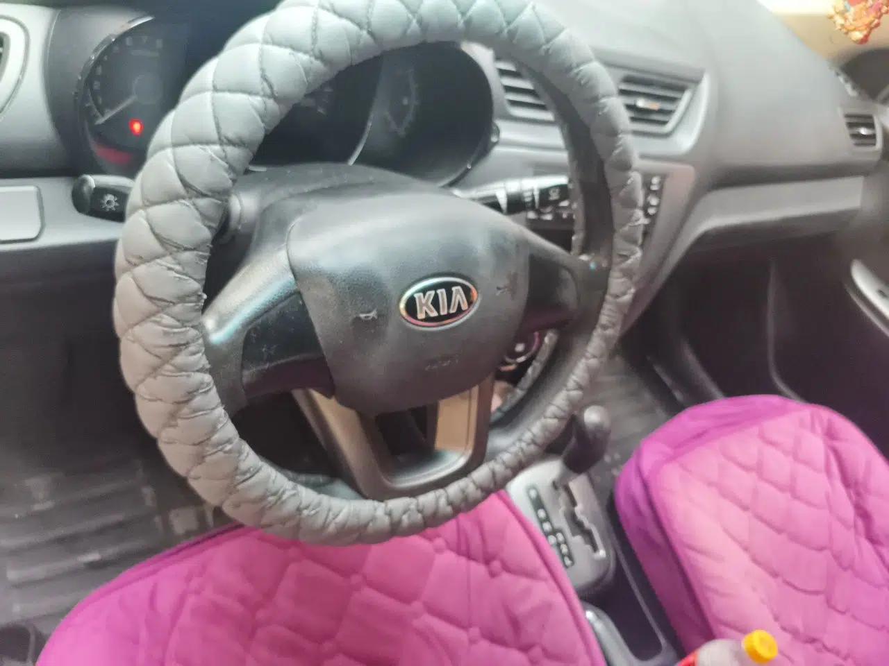 Kia K2 2012 Sedan 1.4L Automatic GLS Commemorative Edition — миниатюра 10
