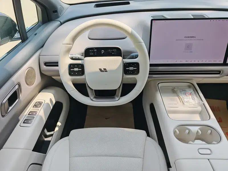Li Auto i6 2025 Two-Wheel Drive Standard Edition — миниатюра 11
