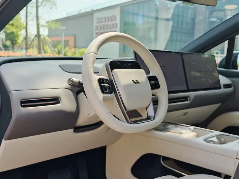 Li Auto i6 2025 Two-Wheel Drive Standard Edition — миниатюра 12