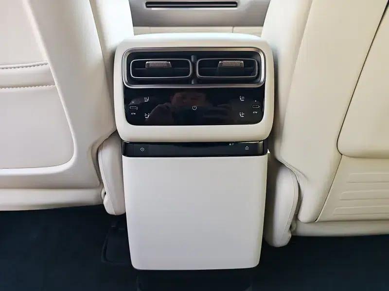 Li Auto i6 2025 Two-Wheel Drive Standard Edition — миниатюра 6