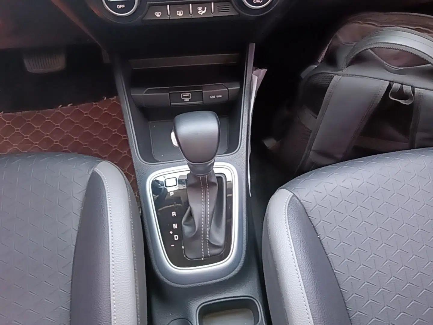 Kia kx1 Stonic 2019 1.4L Automatic Sport Edition China VI — миниатюра 21