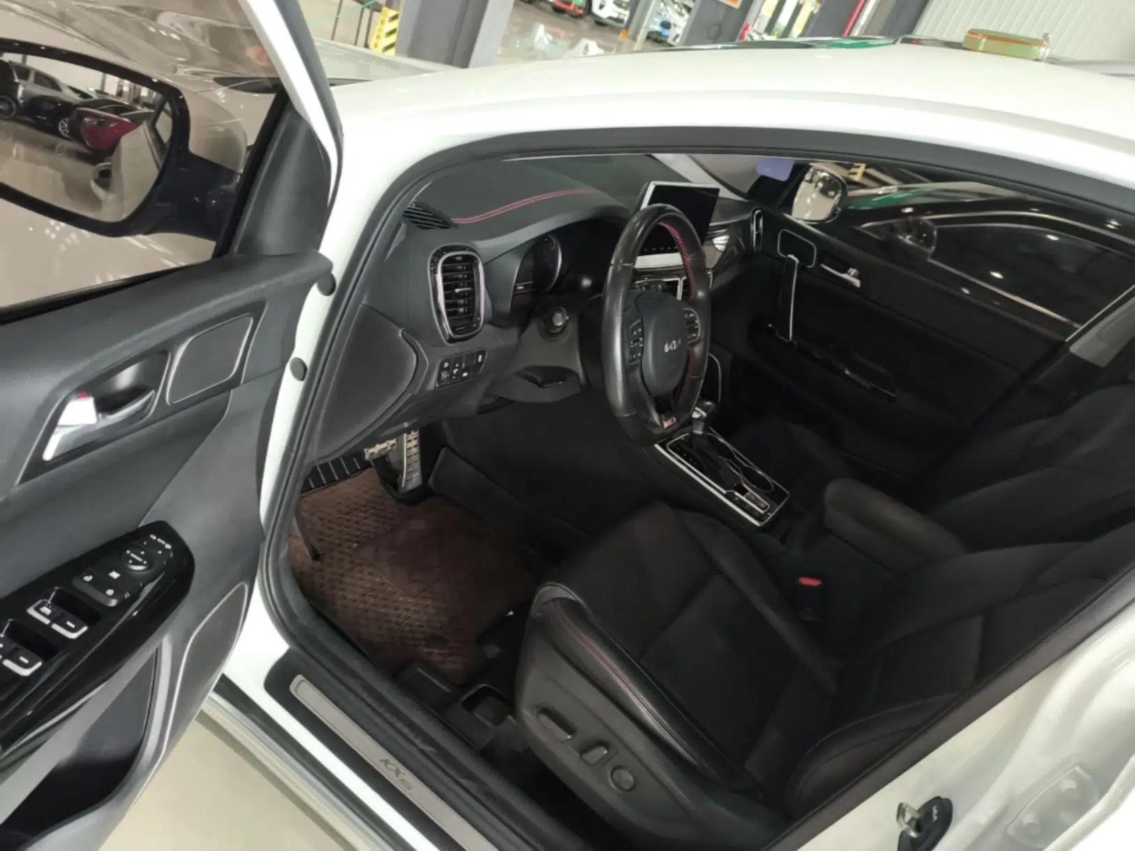 Kia KX5 2021 1.6T Automatic Two-Wheel Drive Luxury Edition — миниатюра 18