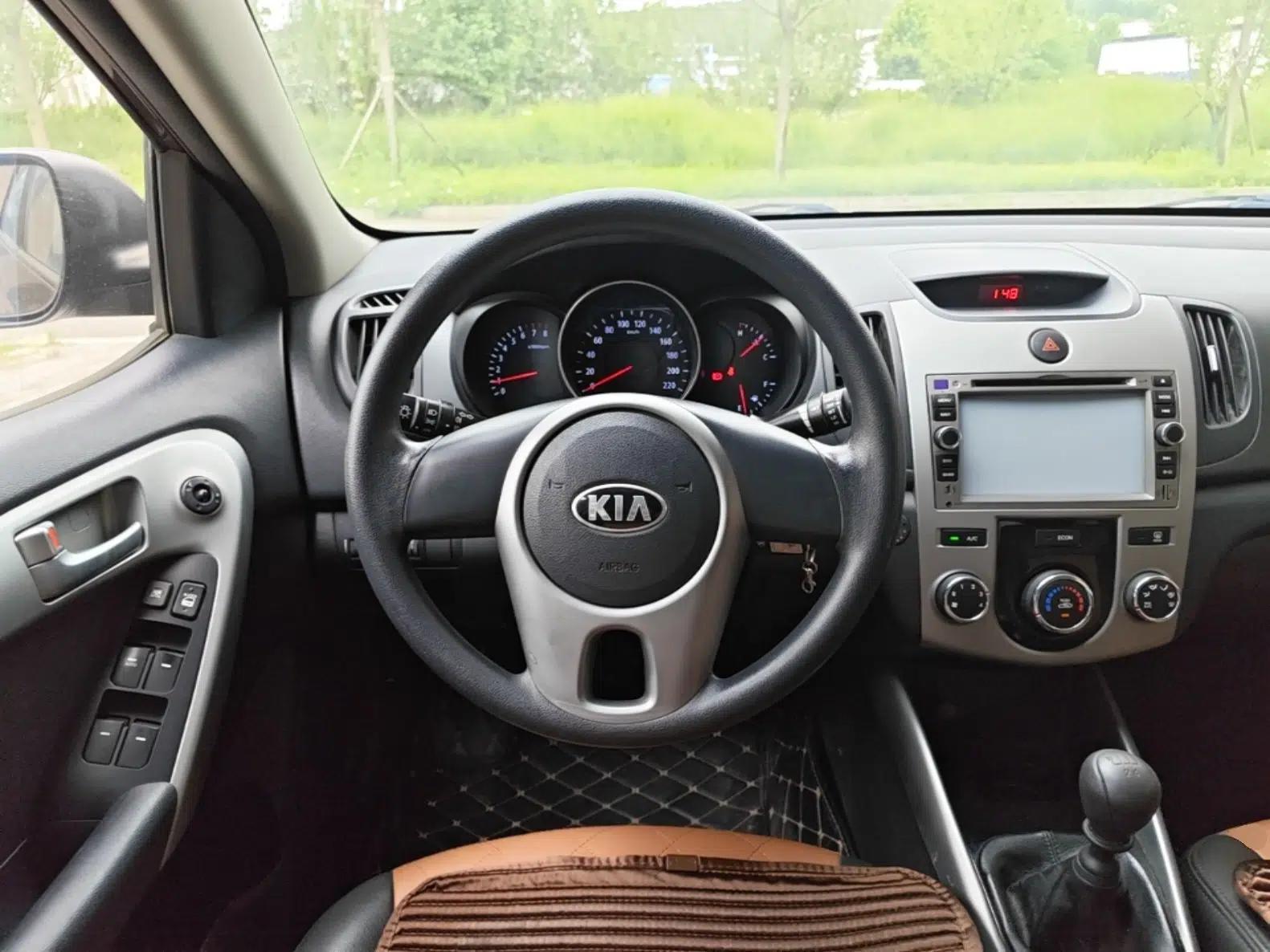 Kia Forte 2014 1.6L MT GL — миниатюра 13