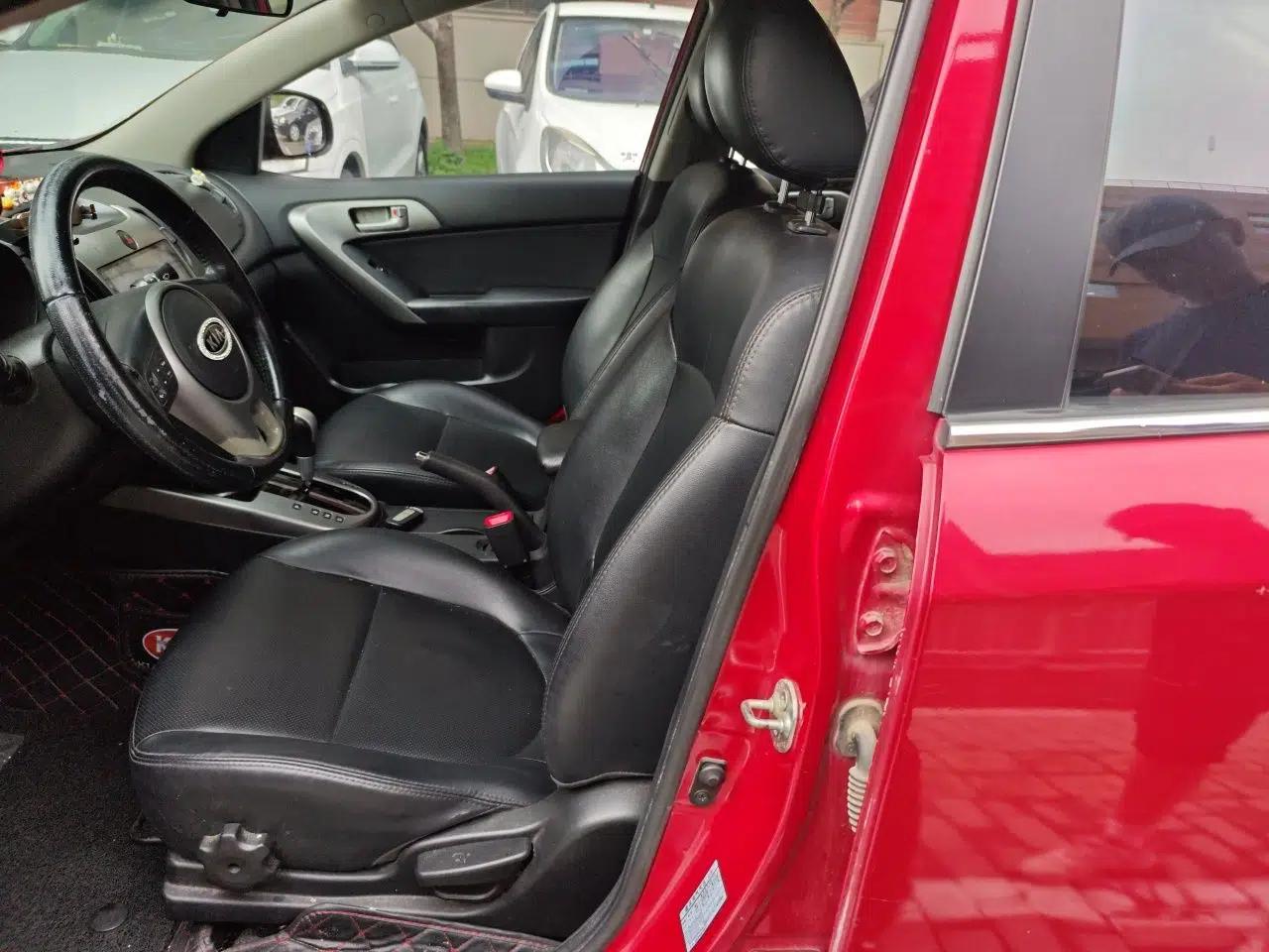 Kia Forte 2011 1.6L AT Premium — миниатюра 15