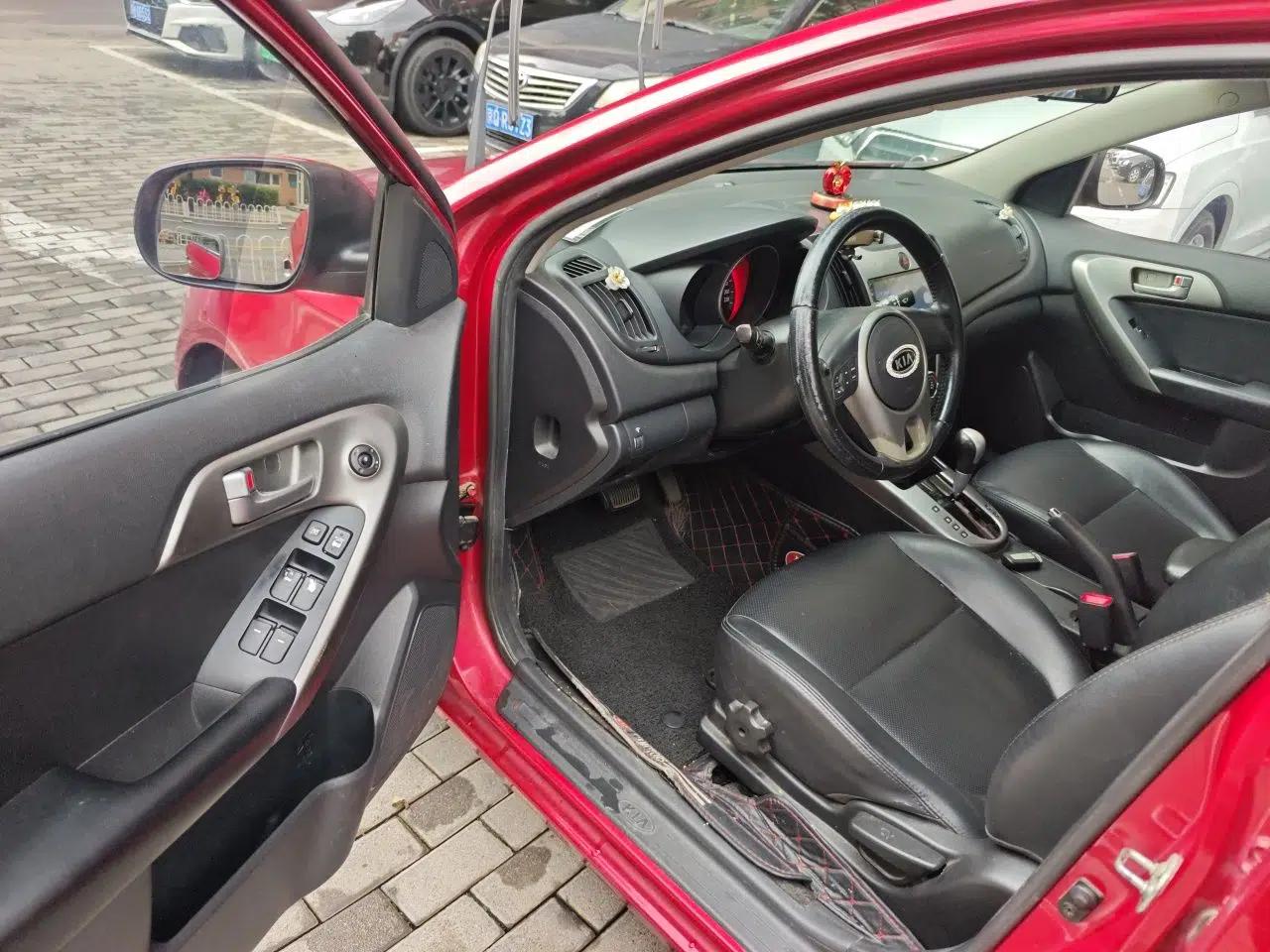 Kia Forte 2011 1.6L AT Premium — миниатюра 16