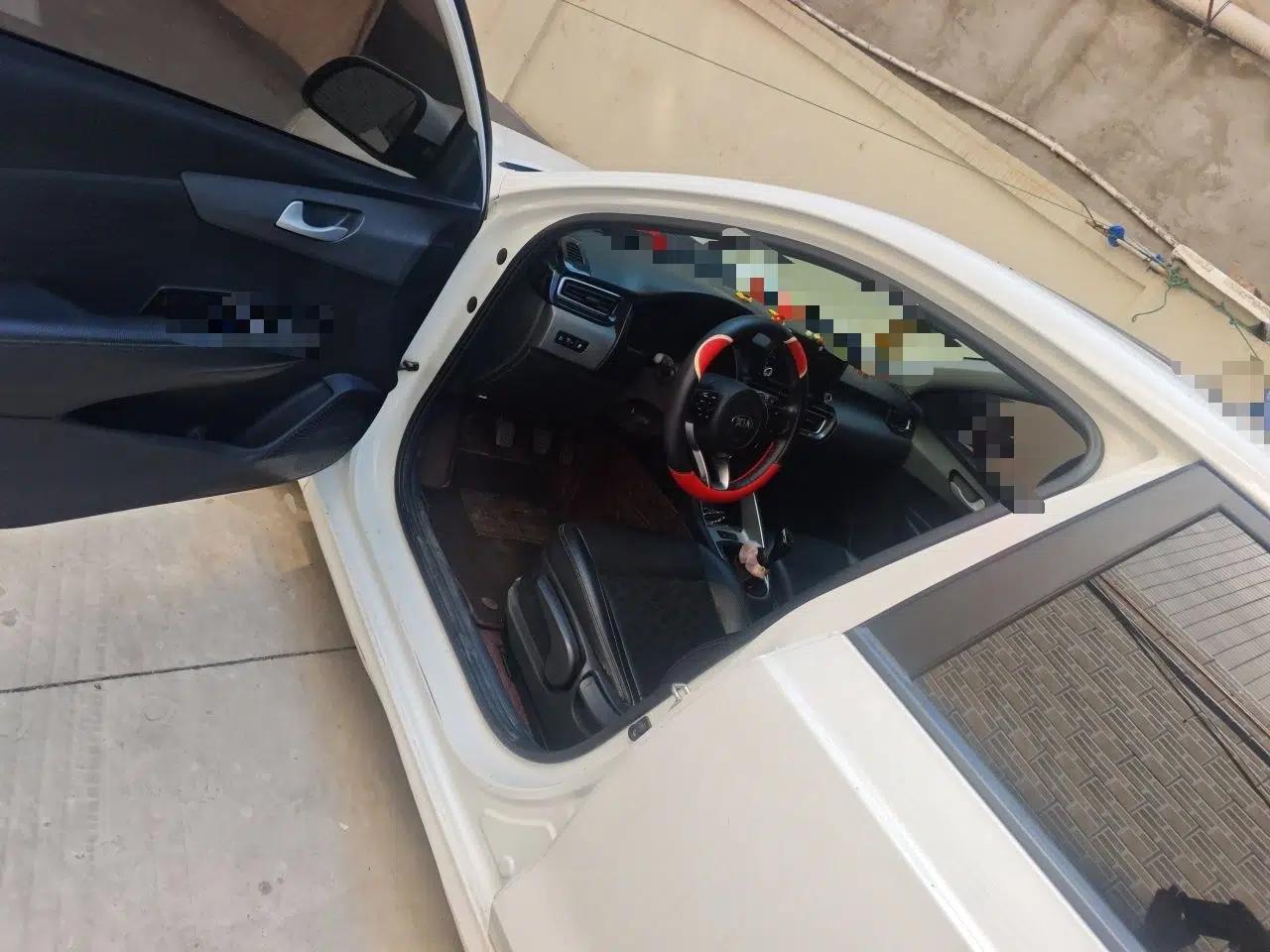 Kia Forte 2018 1.6L Manual Value Edition with Sunroof — миниатюра 16