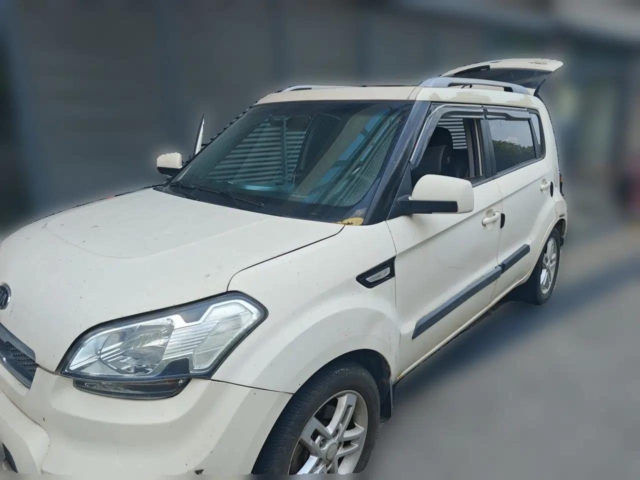 Kia Soul 2010 1.6L AT GL — миниатюра 1