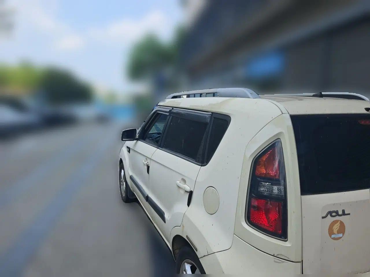 Kia Soul 2010 1.6L AT GL — миниатюра 4