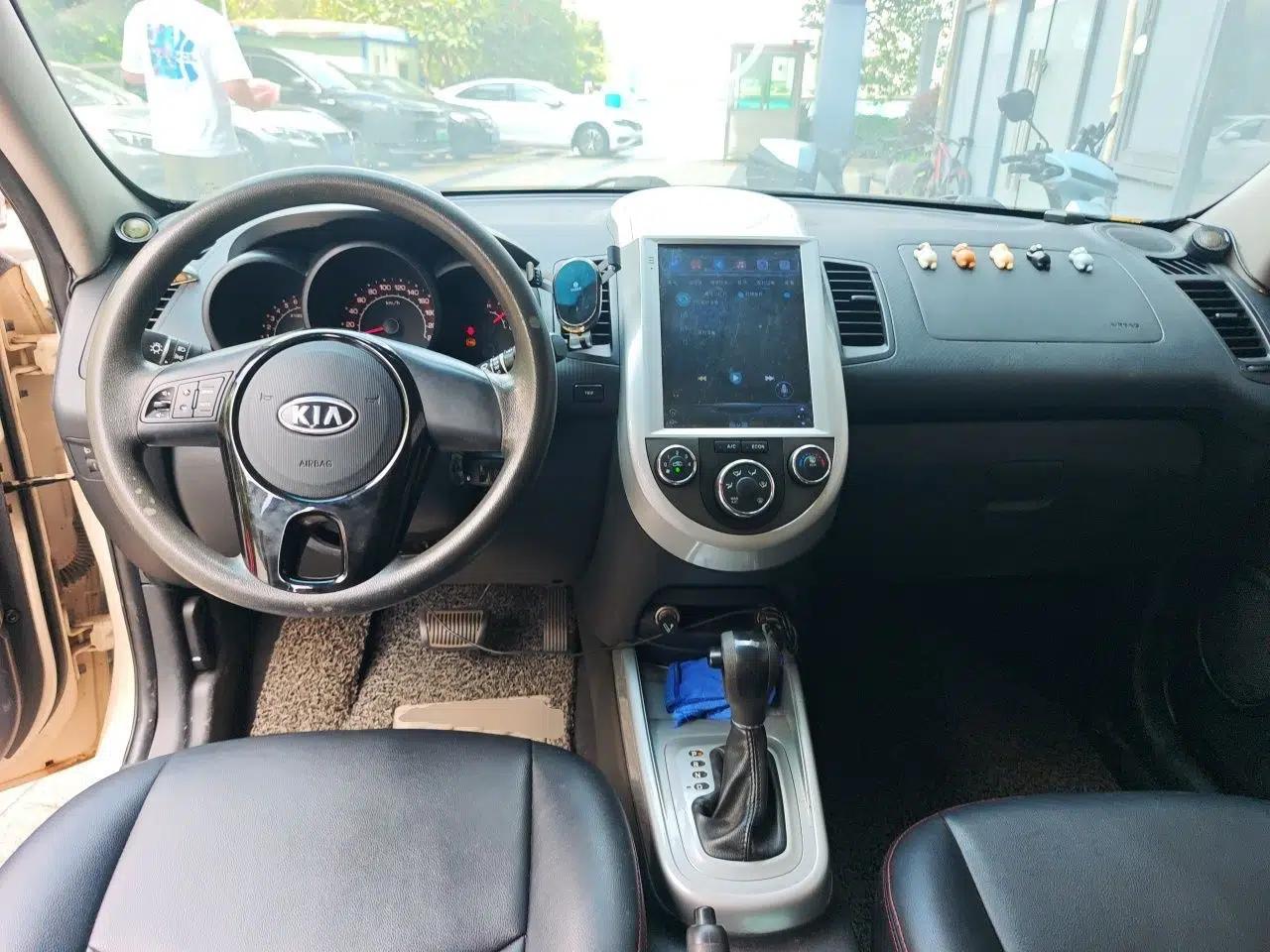 Kia Soul 2010 1.6L AT GL — миниатюра 9
