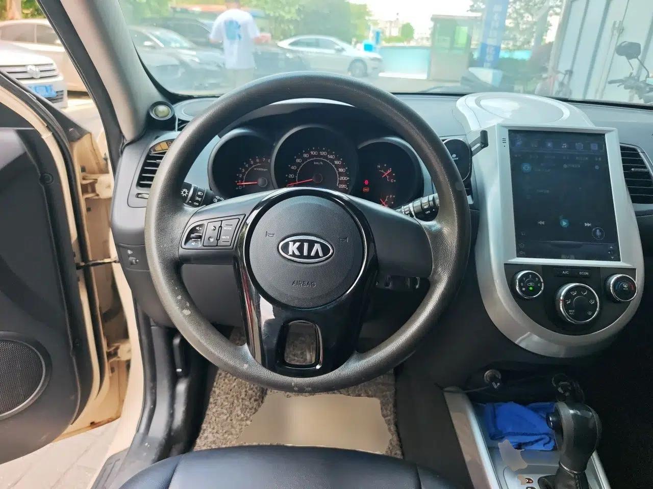 Kia Soul 2010 1.6L AT GL — миниатюра 10