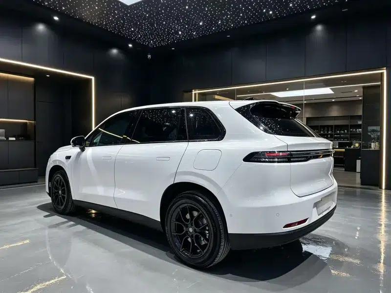 Leapmotor C10 2024 Range Extended Electric 210 Smart Edition — миниатюра 4