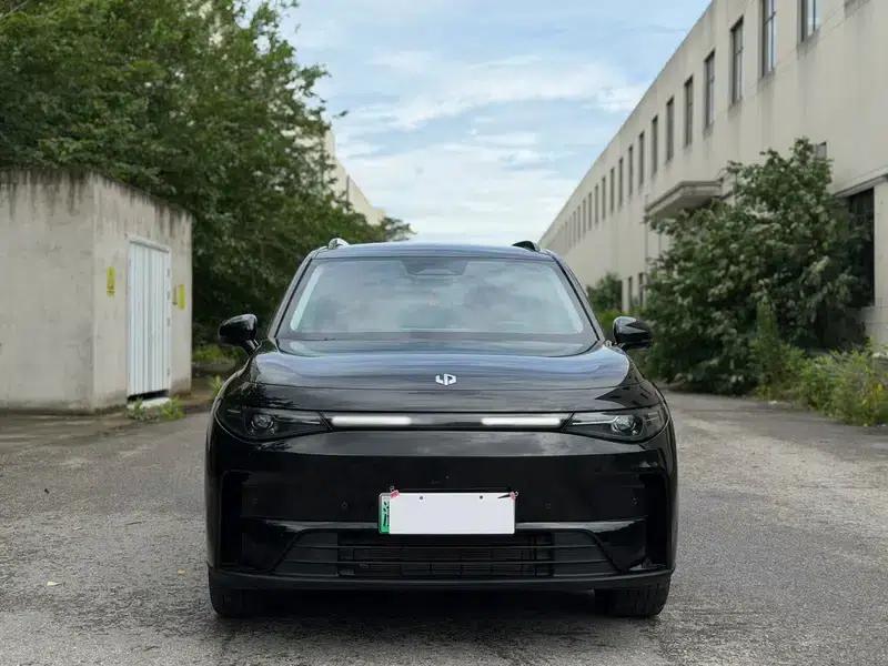 Leapmotor C16 2024 Range Extended Electric 200 Premium Edition — миниатюра 2
