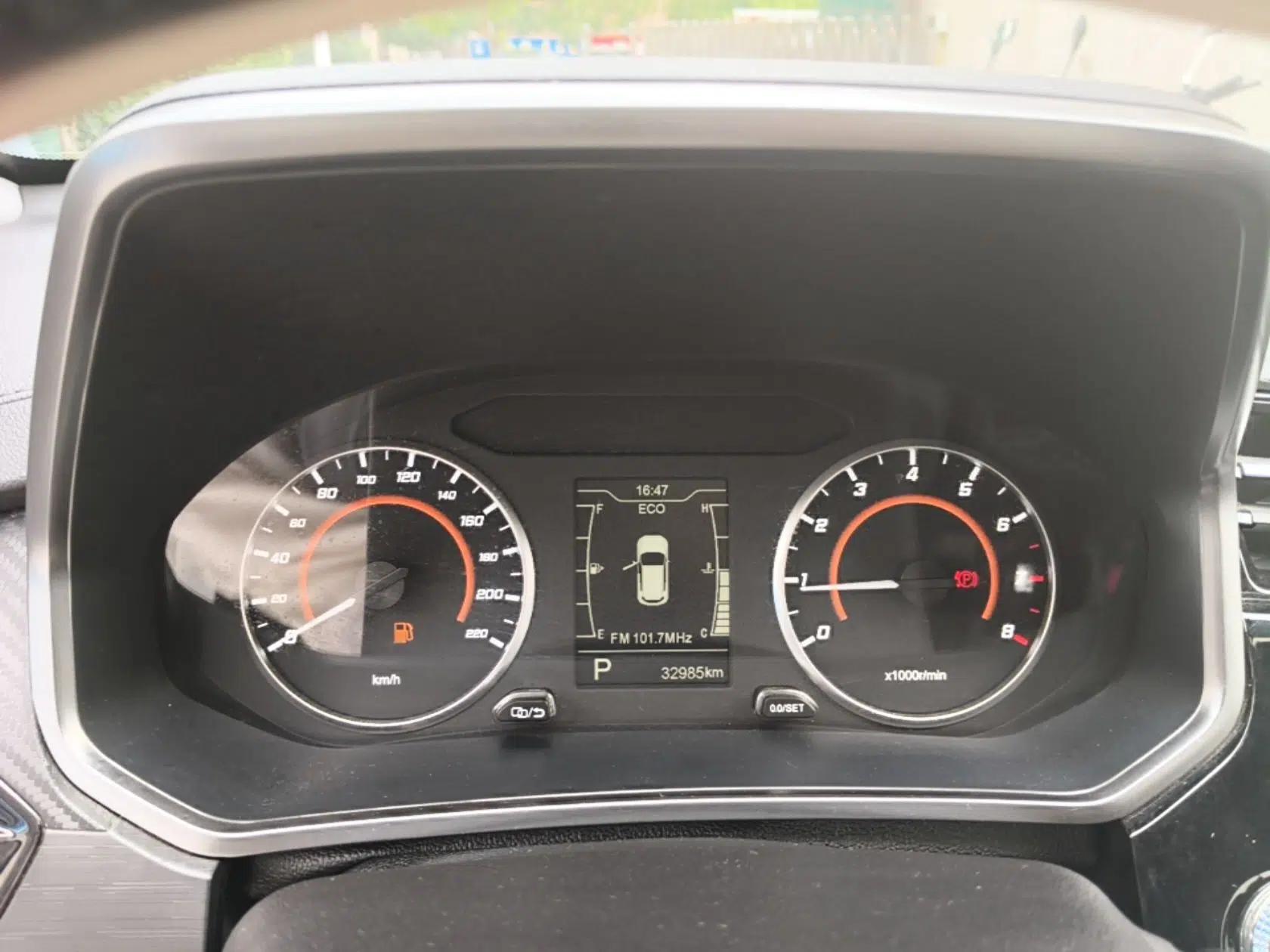 Chery Tiggo 3X 2022 PLUS 1.5L CVT Thrilling Red Date Edition II — миниатюра 14