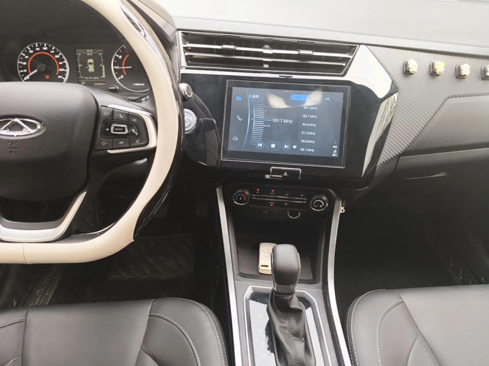 Chery Tiggo 3X 2022 PLUS 1.5L CVT Thrilling Red Date Edition II — миниатюра 15