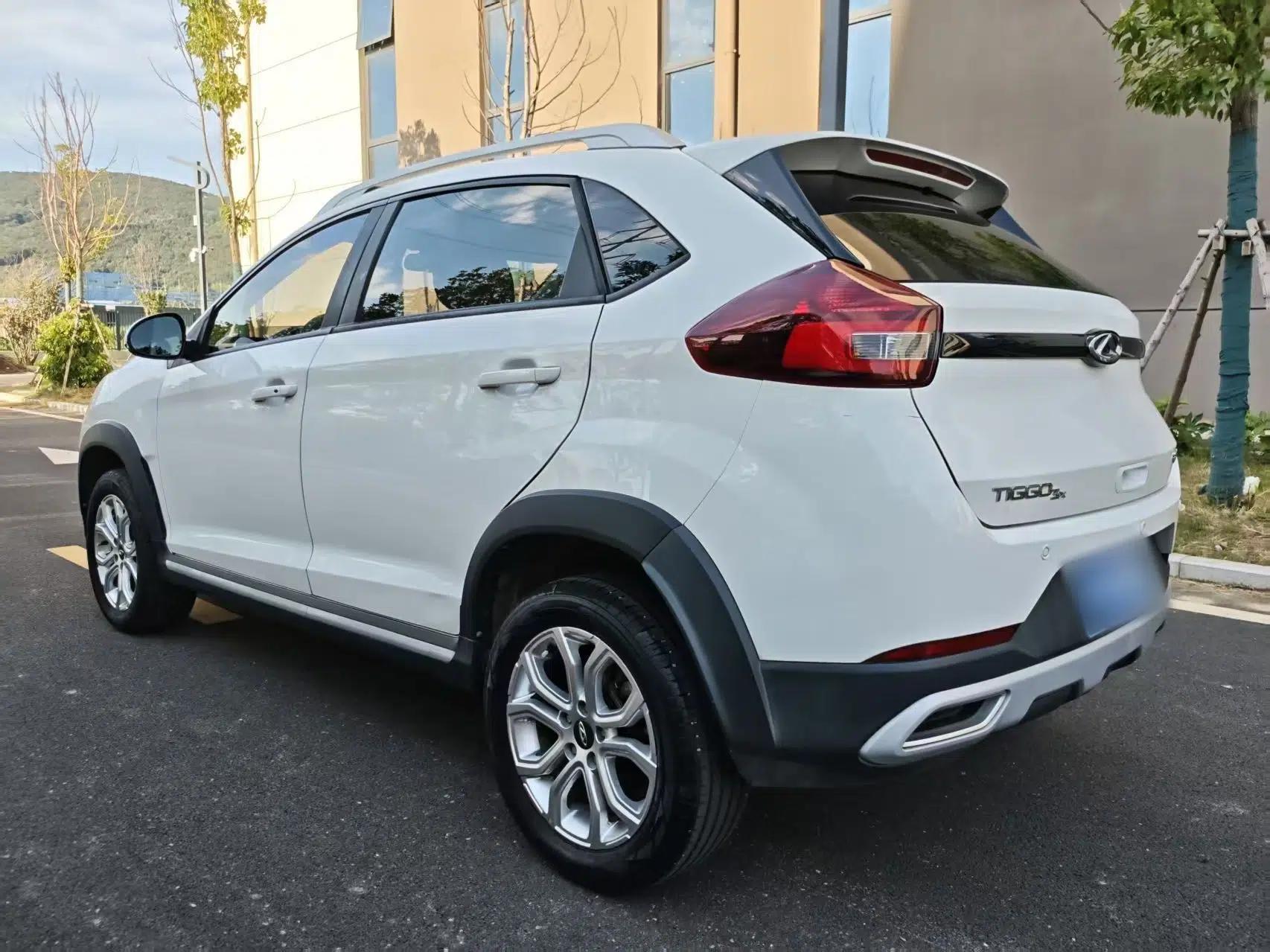 Chery Tiggo 3X 2022 PLUS 1.5L CVT Thrilling Red Date Edition II — миниатюра 4