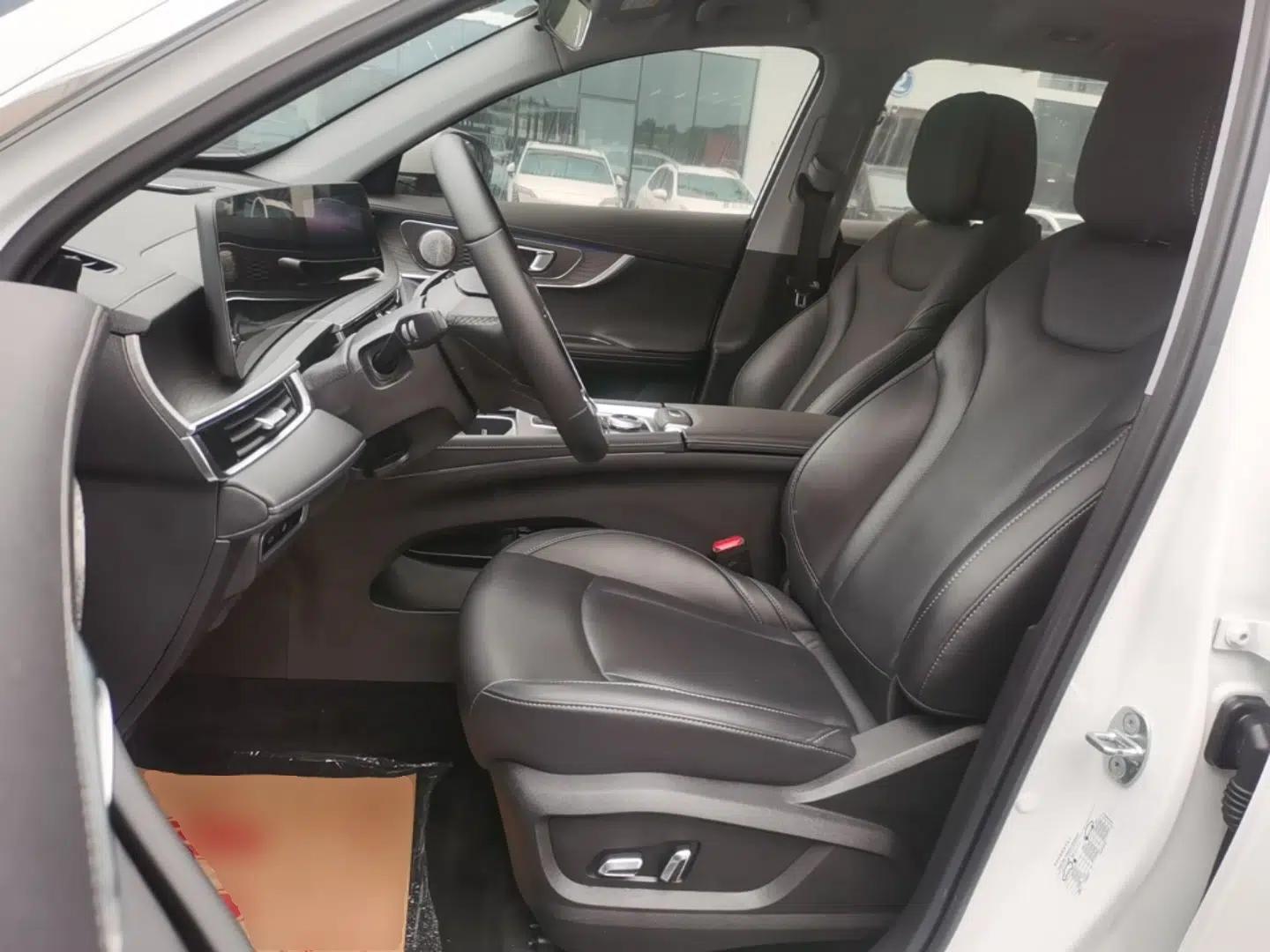 Chery Tiggo 8 PRO 2024 Champion Edition 290T Two-Wheel Drive Shining Version 5 Seats — миниатюра 17