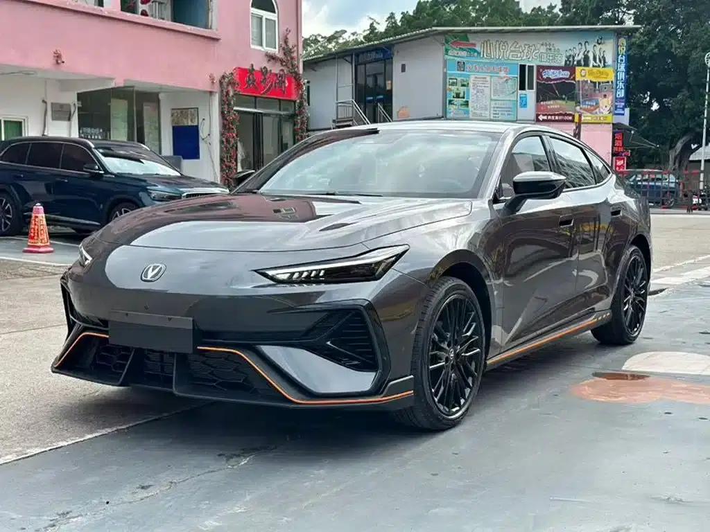 Changan UNI-V 2025 Model, Third Generation, 1.5T 500Bar Premium Edition — миниатюра 1