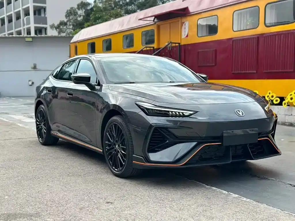 Changan UNI-V 2025 Model, Third Generation, 1.5T 500Bar Premium Edition — миниатюра 3